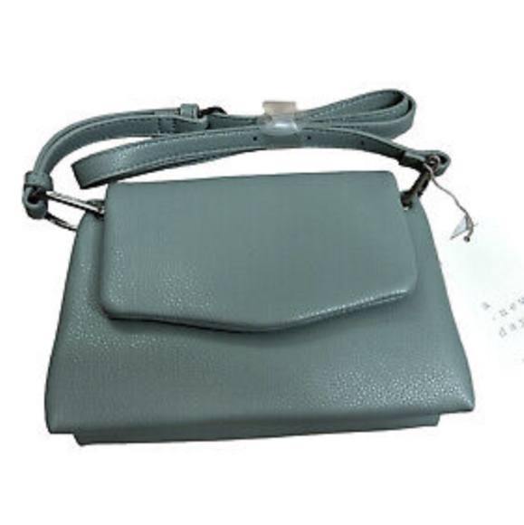 A New Day Women's Small Green Crossbody Or Shoulder Strap Purse Magnetic Closure - Picture 1 of 8